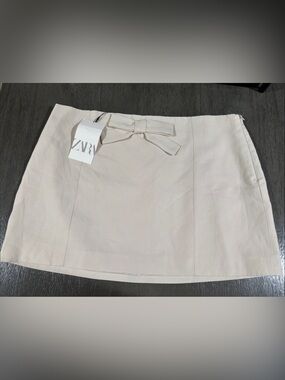 NWT Zara Cream Satin Mini Skirt with Front Bow Size XL